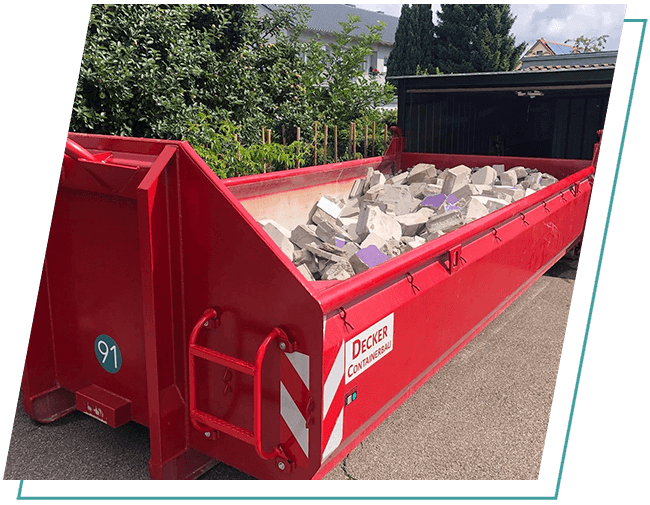 Container dienen auf der Baustelle dazu, den Bauschutt und Abfälle später besser recyceln zu können.