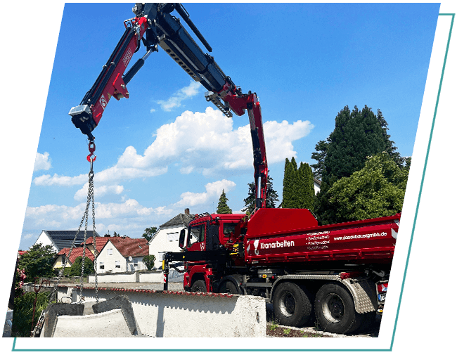 LKW mit Kran und Baggerschaufel in Ingolstadt